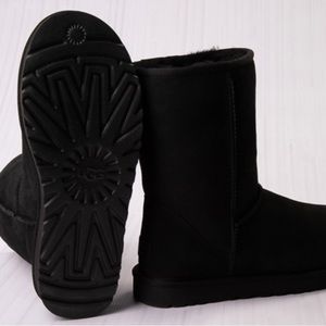 Classic UGG boots - size 8, black